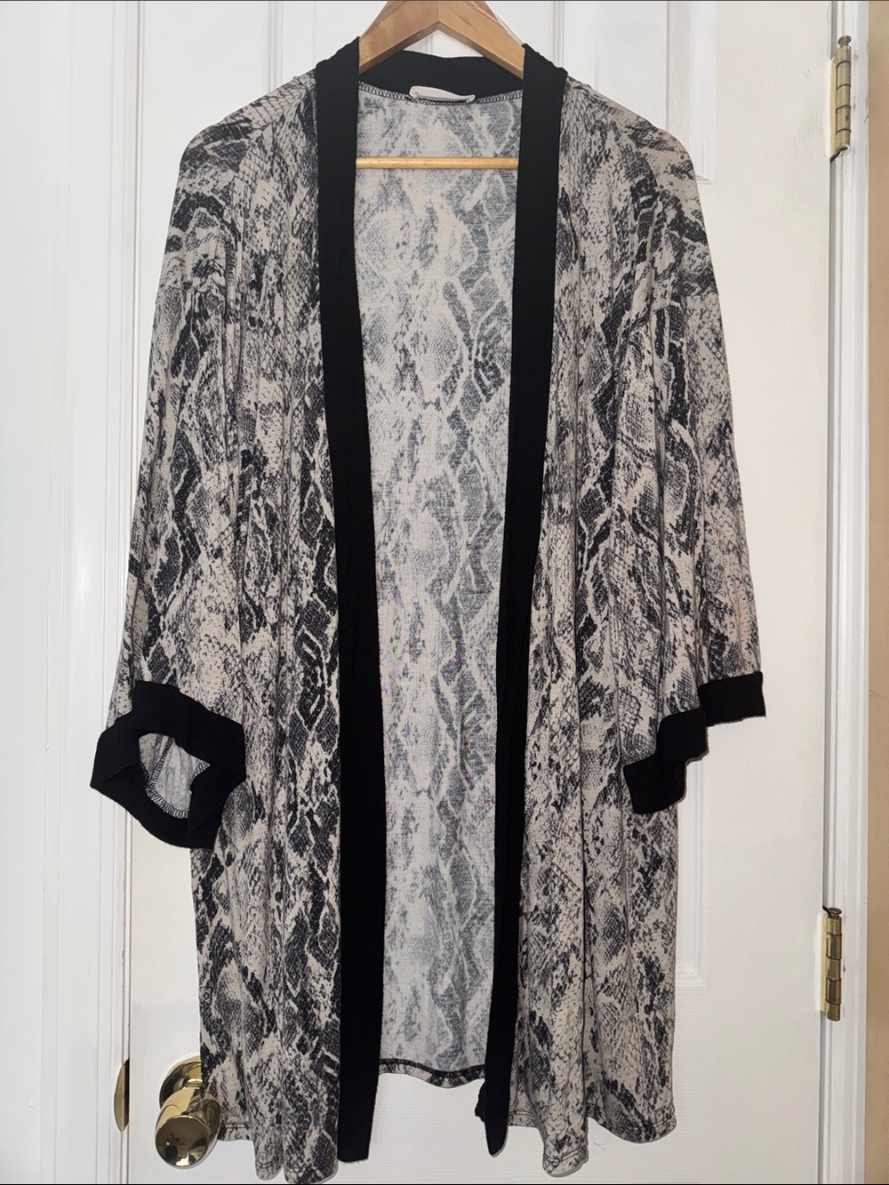 Zenana Outfitters Black & White Snake-Print Open Cardigan